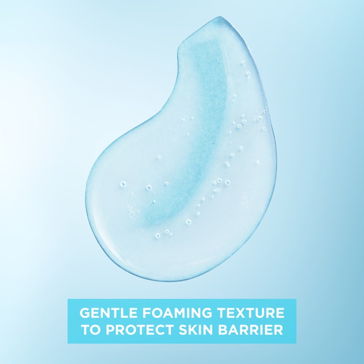 Garnier SkinActive PureActive Gentle Deep Cleanser 250 ml ansiktsrens med en klar blå geltekstur som beskytter hudbarrieren.
