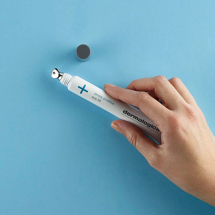 Dermalogica Stress Positive Eye Lift 25 ml øyekrem med kjølende applikator som motvirker hovne øyne.