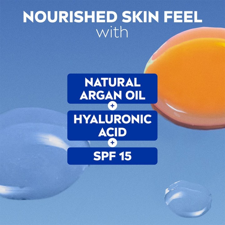 NIVEA Caring Day Cream 50 ml fuktighetskrem med arganolje, hyaluronsyre og SPF 15 på blå bakgrunn