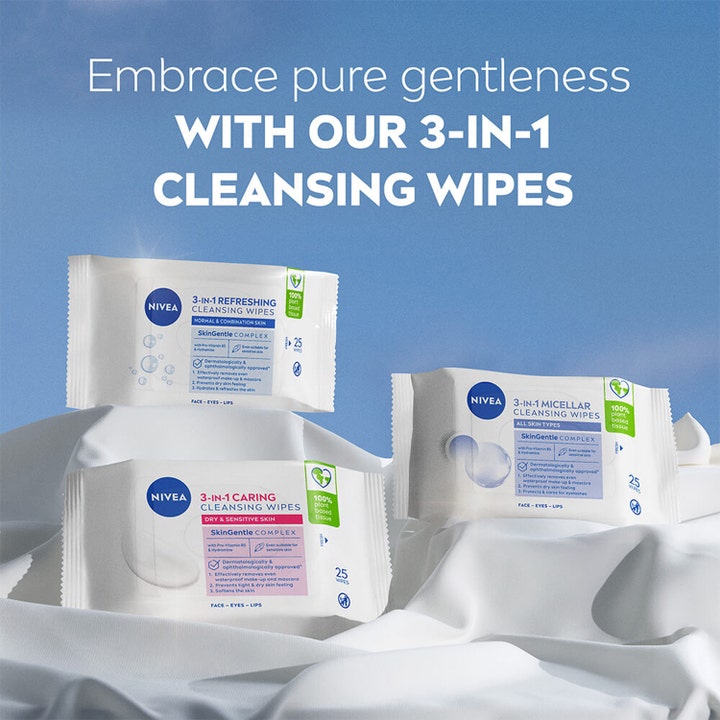 NIVEA Gentle Cleansing Wipes 25 stk renseservietter gir ren hud tre hvite pakker vist mot en klar blå himmel