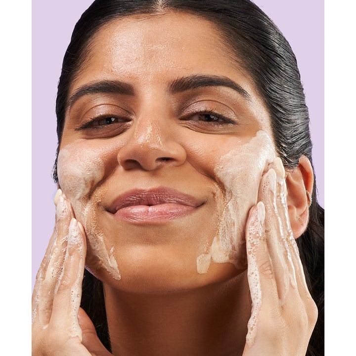 Exuviance 3-1 Clarifying Cleanser 212 ml klargjørende ansiktsrens som påføres i ansiktet for en renere hud