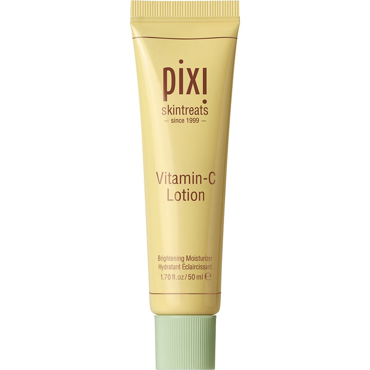 Pixi Vitamin-C Lotion 50 ml glødgivende fuktighetskrem i en gul tube med lysegrønn kork.