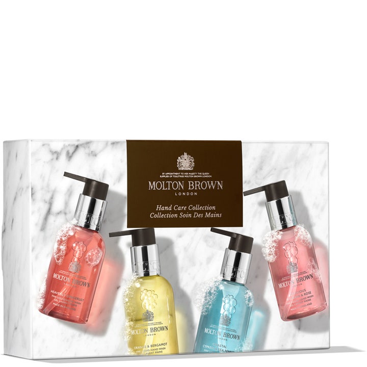 Molton Brown Hand Quad 400 ml rengjørende håndsåper i fargerike pumpeflasker pakket i hvit marmormønstret gaveeske.