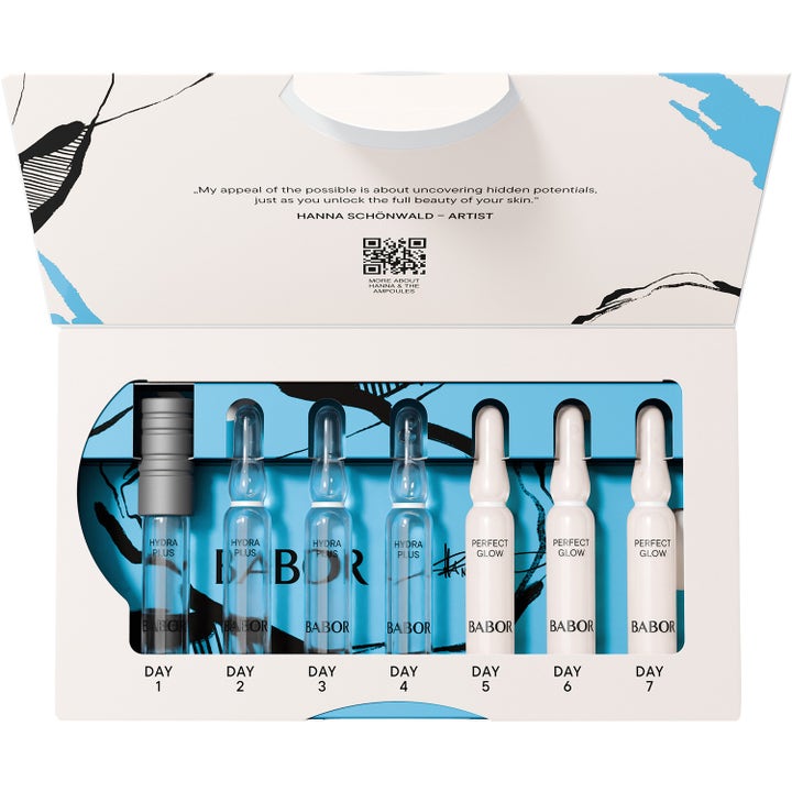 Babor Hydra Glow 14 ml ampullekur for fuktighet i åpen eske med blått og hvitt kunstnerisk mønster
