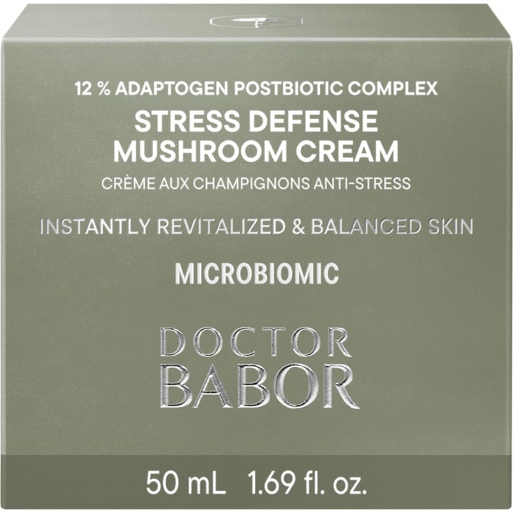 Doctor Babor Cleanformance Stress Defense Mushroom Cream 50 ml beroligende ansiktskrem i hvit eske med grønt bladmønster