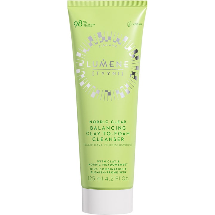 Lumene Nordic Clear Balancing Clay-To-Foam Cleanser 125 ml ansiktsrens med leire i lysegrønn tube med hvit kork.