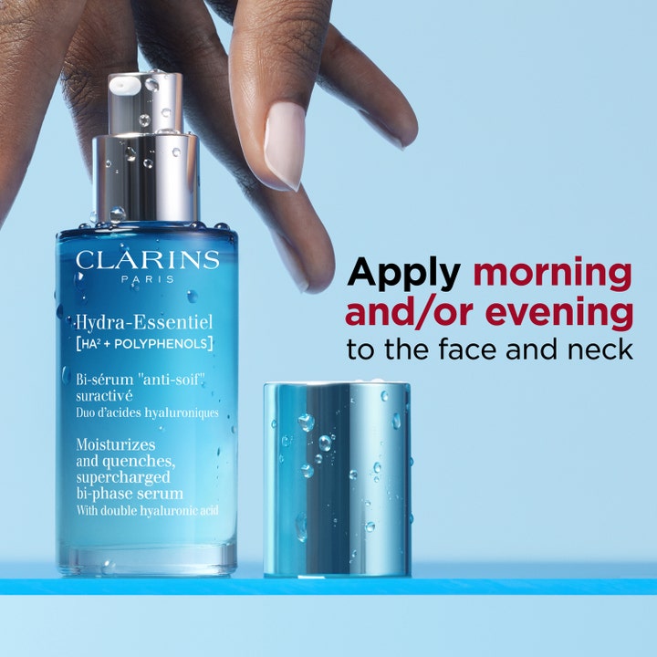 Clarins Hydra-Essentiel 30 ml fuktighetsgivende serum i blå glassflaske med tekst om påføring morgen og kveld.
