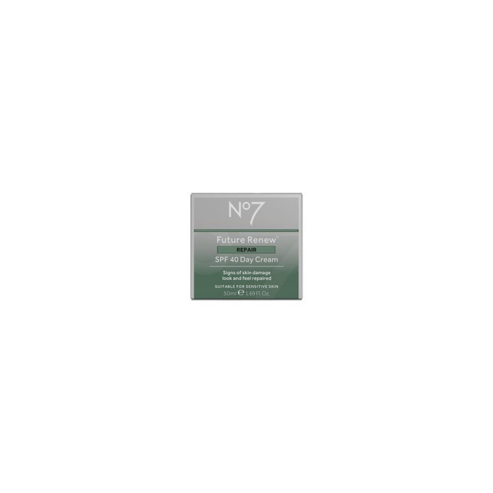 No7 Future Renew SPF 40 Day Cream 50 ml reparerende ansiktskrem i grå og grønn eske for sensitiv hud