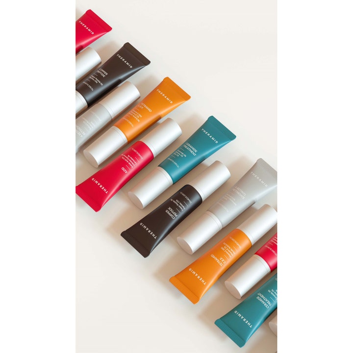 Niche Beauty Lab Theramid Discovery Kit 10ml hudpleiesett med fargerike tuber og sølvflasker for målrettet pleie
