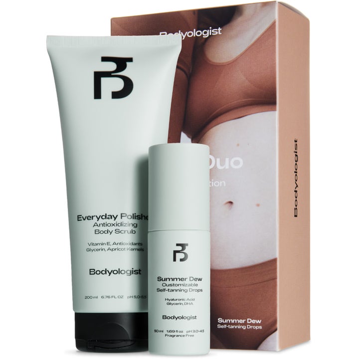 Bodyologist Glow Duo 200ml og 50ml eksfolierende kroppsskrubb og selvbruningsdråper som gir glød i lysegrå tube og flaske.