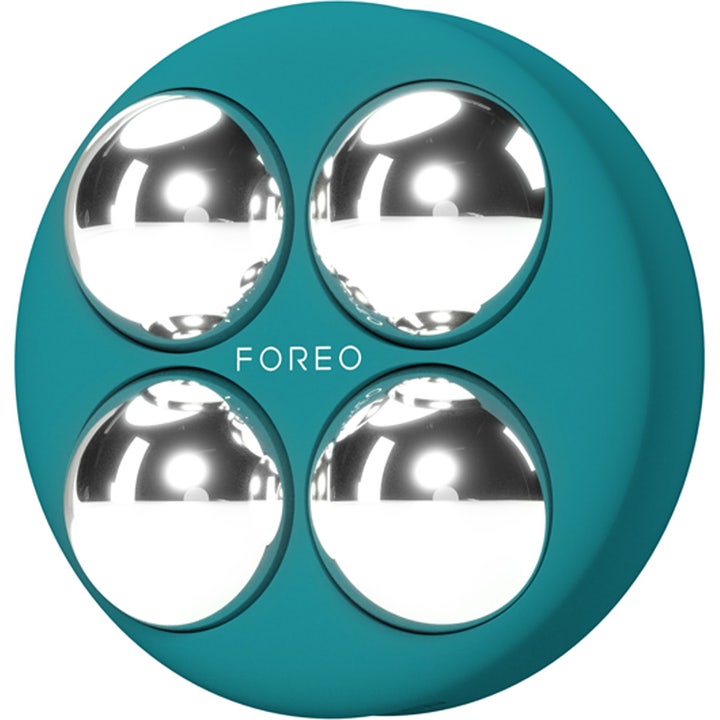 FOREO BEAR 2 body Evergreen 1 stk oppstrammende mikrostrømenhet i mørkegrønn silikon med fire store sølvkuler