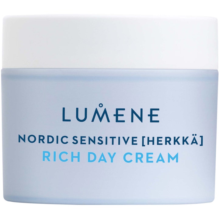 Lumene Nordic Sensitive Rich Day Cream beroligende dagkrem i en lyseblå krukke med hvitt lokk