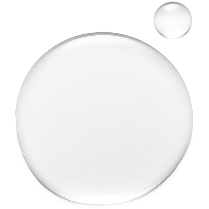 Origins Dr. Weil Mega-Mushroom Micellar Cleanser 200 ml viser en klar flytende tekstur og dråpe.