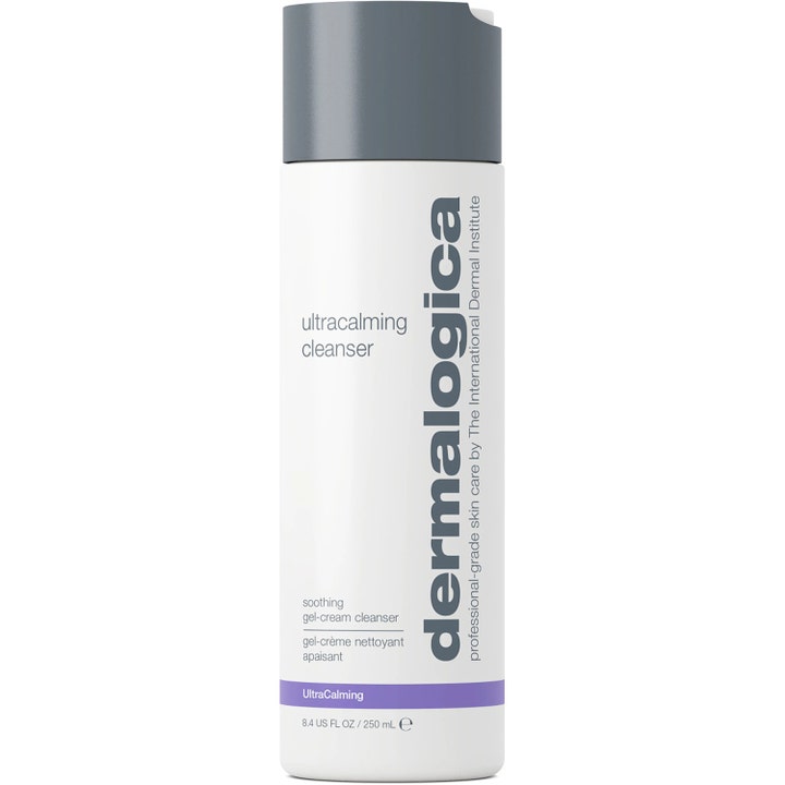 Dermalogica Ultracalming Cleanser 250 ml beroligende ansiktsrens på hvit plastflaske med grått lokk og lilla stripe