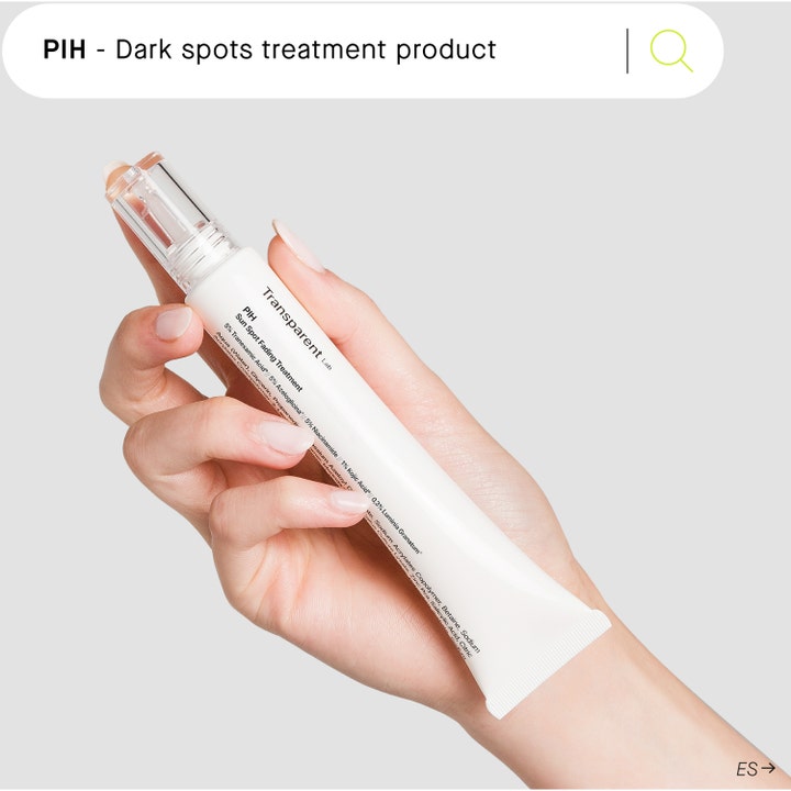Niche Beauty Lab Transparent Lab P.I.H Sun Spot Fading Treatment 30 ml mot mørke flekker i hvit tube holdt i en hånd