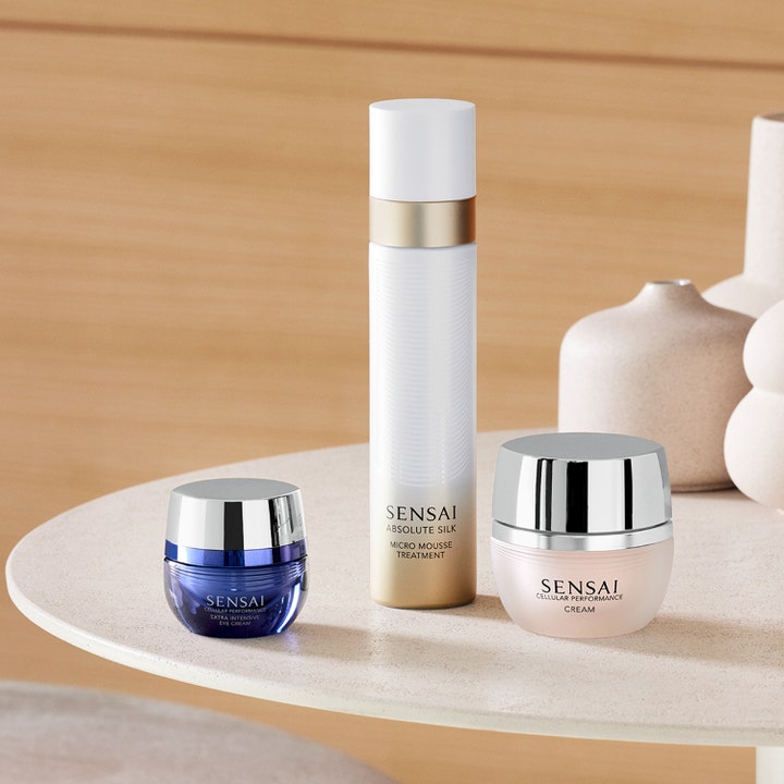 Sensai Cellular Performance Cream 40 ml antialdrende ansiktskrem i rosa krukke med sølvlokk i et stilleben