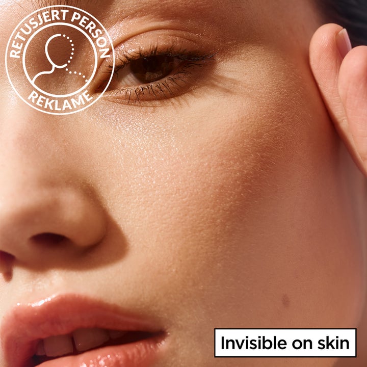 Garnier Ambre Solaire Super UV Invisible Stick 18 g solkrem for ansiktet som er usynlig på huden.