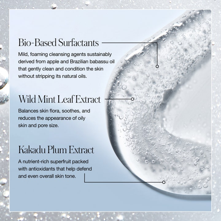 RMS Beauty Kakadu Clean Cleansing Gel 100 ml rengjøringsgel med kakaduplomme og klar, boblende geltekstur.