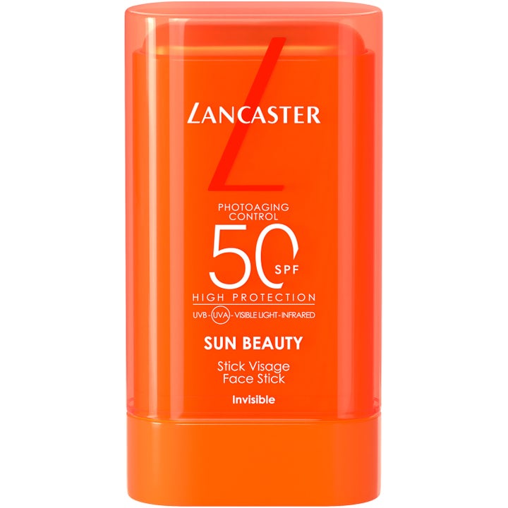 Lancaster Sun Beauty Face Stick SPF50 solstift gir usynlig beskyttelse i en klar oransje hylse