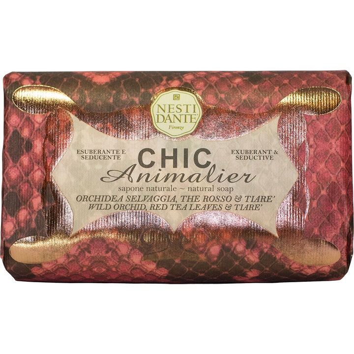 Nesti Dante Chic Animalier 250g naturlig såpe i papir med rødlig slangeskinnsmønster og elegante gulldetaljer.