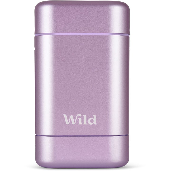 Wild Deo Coconut & Vanilla 40 g deodorant i lilla metallisk hylse som gir en frisk duft.