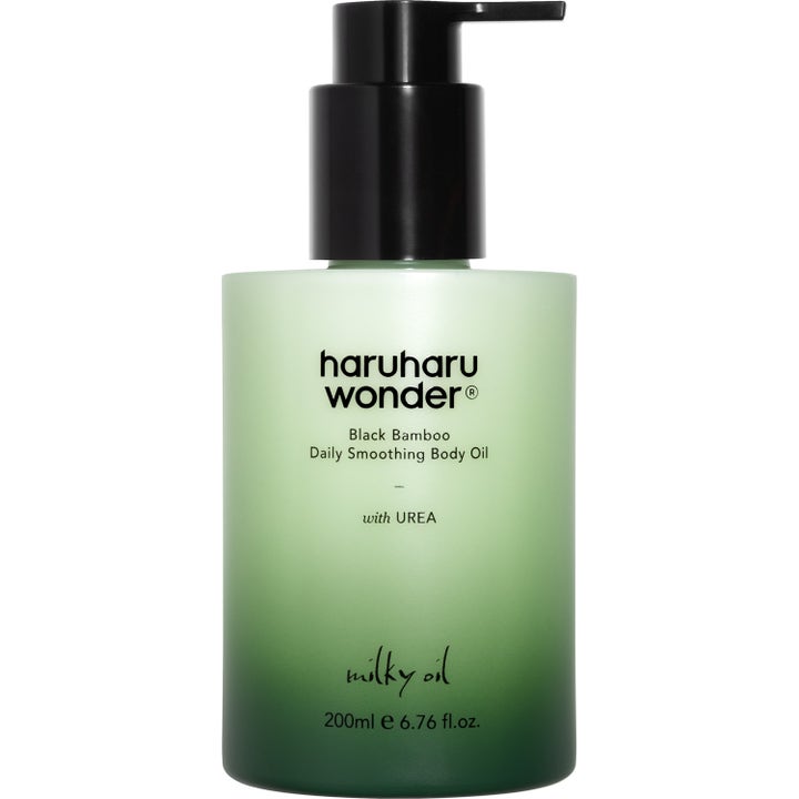 Haruharu Wonder Black Bamboo Daily Smoothing Body Oil 200ml utglattende kroppsolje i grønn gradert flaske med pumpe.