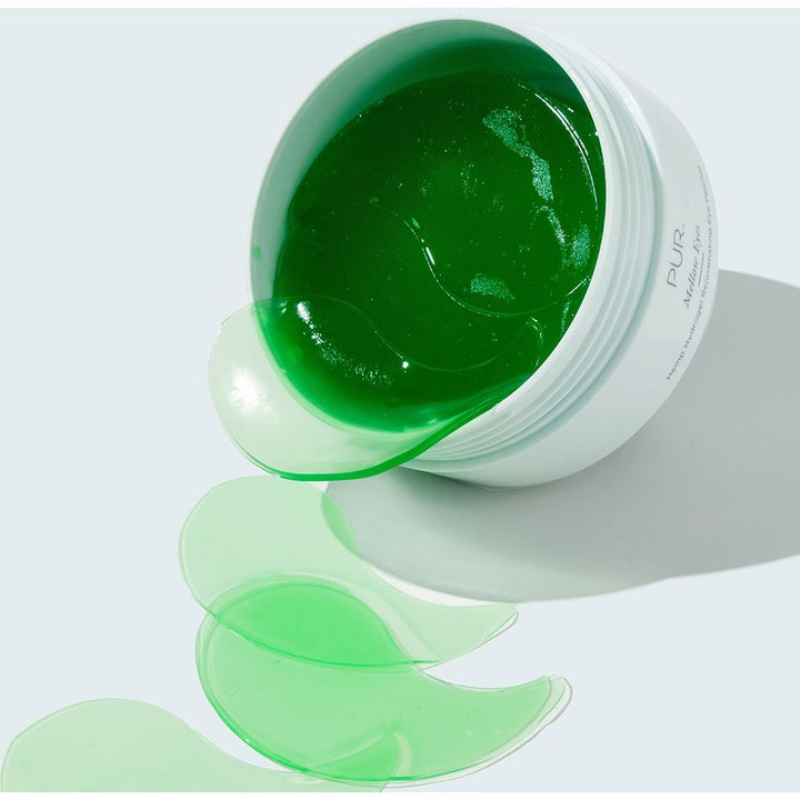 PÜR Mellow Eyes Rejuvenating Eye Patches 90 g fuktighetsgivende øyemaske med grønne hydrogel-patches i hvit krukke.