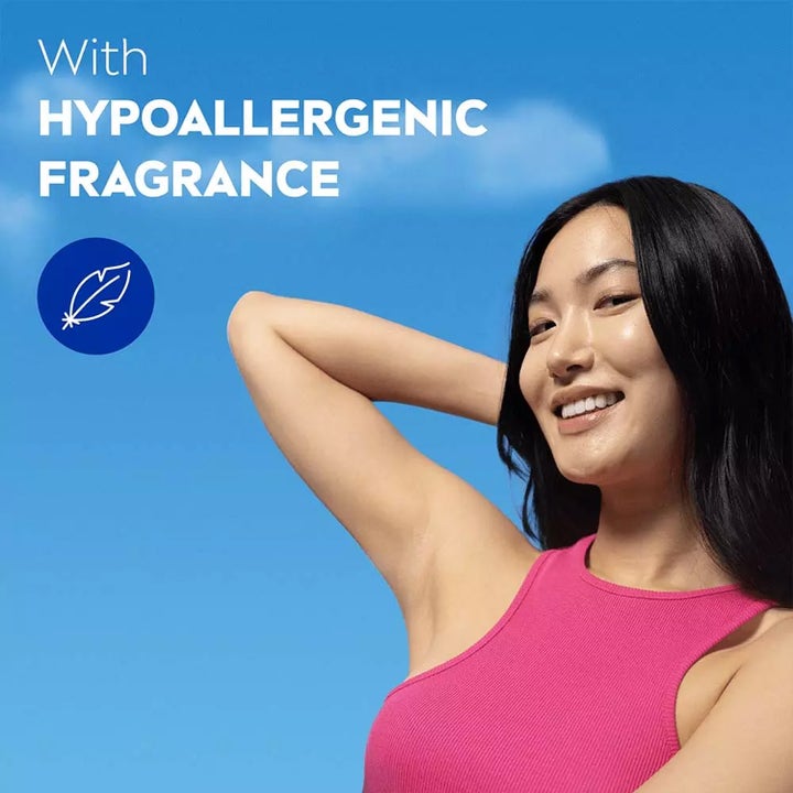 NIVEA Derma Control Restore Sensitive Shower 250 ml dusjsåpe med hypoallergen duft og smilende kvinne