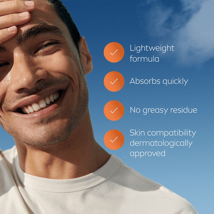 NIVEA Derma Skin Clear Toner 200 ml ansiktsvann på en smilende mann med tekst om lett formel som absorberes raskt.