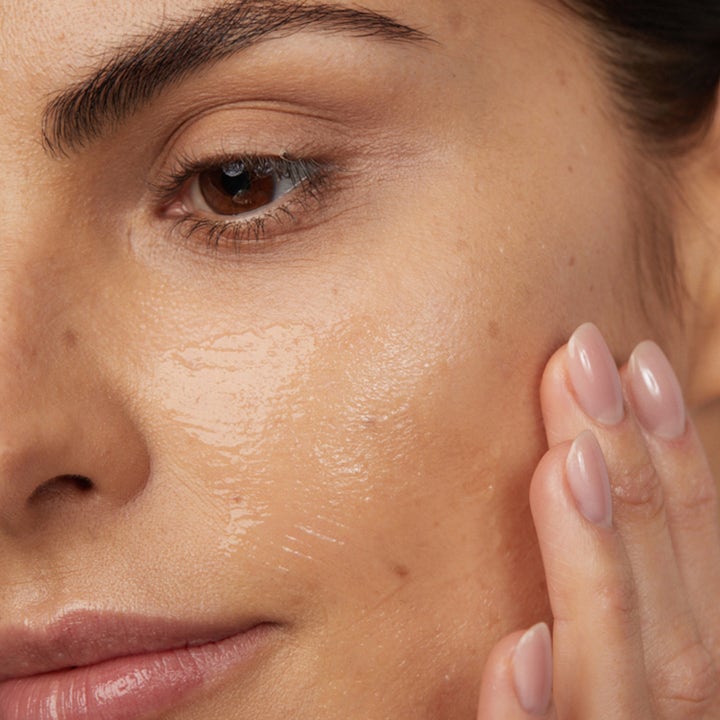 Verso N°8 Peel Mask 50 ml ansiktsmaske som gir glød påføres huden i et tynt gjennomsiktig lag