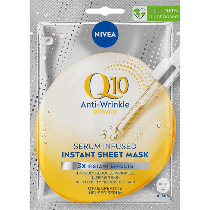 Nivea Q10 Anti-Wrinkle Power Serum Infused Instant Sheet Mask i sølvfarget pose med bilde av gul serumdråpe.
