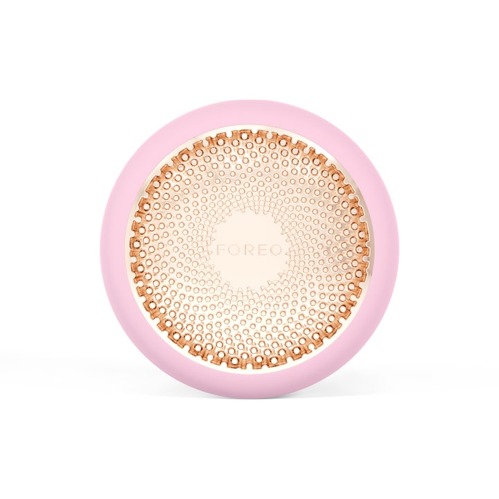 Foreo UFO 3 Pearl Pink ansiktsmaskeenhet for dyp hudpleie i en rund rosa silikonform med detaljer i rosegull