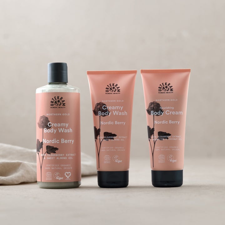 Urtekram Nordic Berry Creamy Body Wash 500 ml pleiende dusjsåpe i flaske og tube med multer og mandelolje