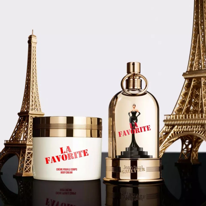 Jean Paul Gaultier La Favorite body cream 200 ml i hvit krukke med gullokk ved parfymeflaske og Eiffeltårn