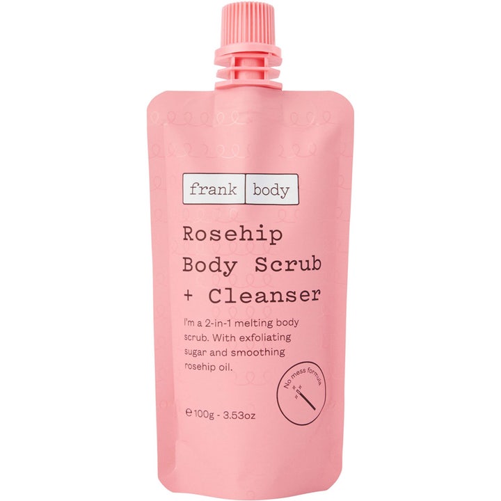 Frank Body Rosehip Body Scrub + Cleanser 100g eksfolierende kroppsskrubb i en rosa pose med praktisk skrukork.