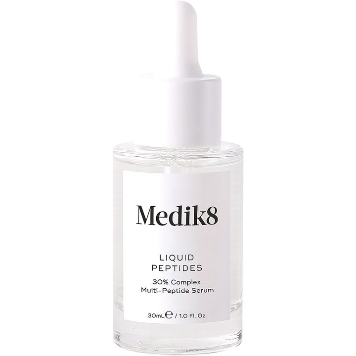 Medik8 Liquid Peptides 30ml utglattende ansiktsserum i klar glassflaske med hvit pipette og etikett