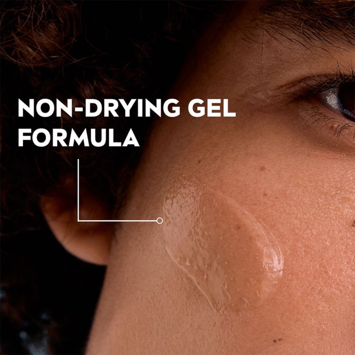 NIVEA MEN Sensitive Face Wash 100 ml beroligende ansiktsrens i hvit tube med tørket kamille og hamamelis