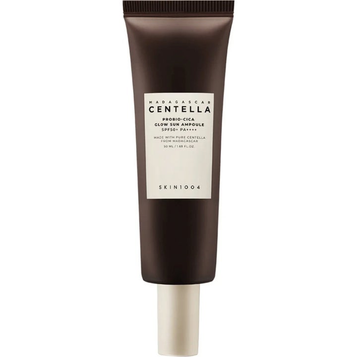 SKIN1004 Madagascar Centella Probio-Cica Glow Sun Ampoule 50 ml solkrem i brun tube som gir fuktighet og glød