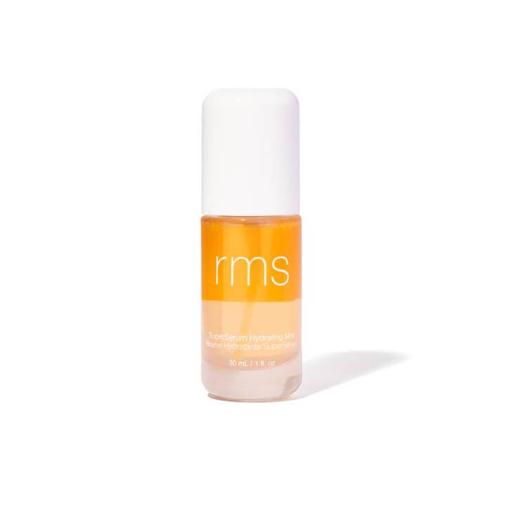RMS SuperSerum Hydrating Mist 30 ml fuktighetsgivende ansiktsspray i en tofarget oransje og hvit glassflaske
