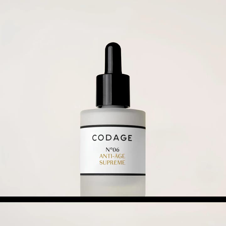 Codage Paris The Serum N°06 30 ml anti-aging serum i en frostet glassflaske med svart pipette som gir glød