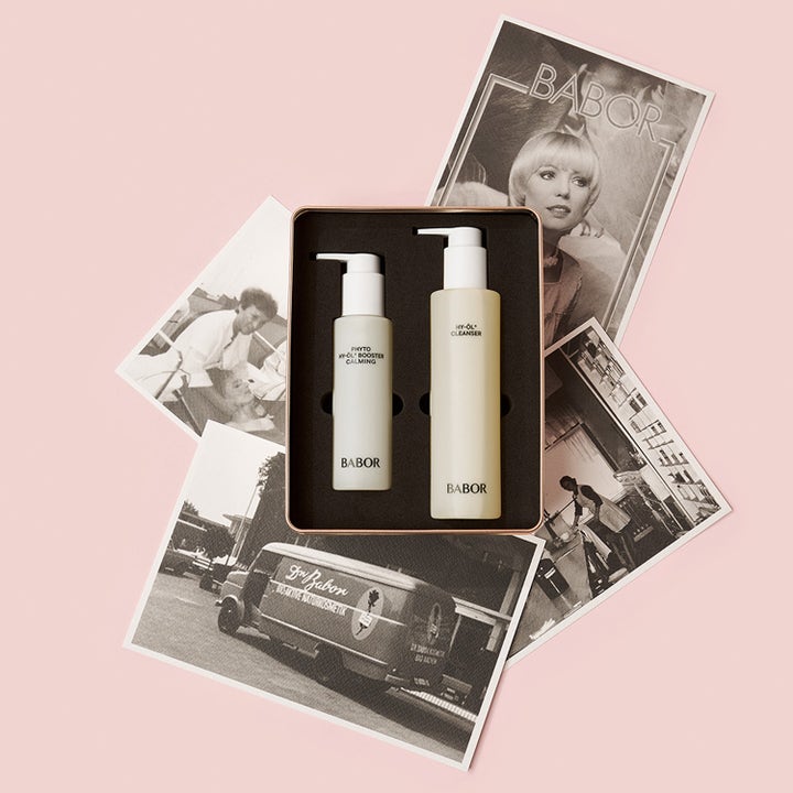 Babor Anniversary Set HY-ÖL & Phyto Calming 300 ml beroligende rensesett i sort eske omgitt av vintagebilder