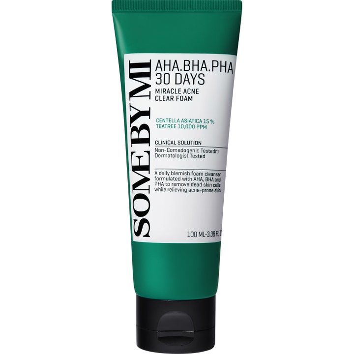 SOME BY MI AHA.BHA.PHA 30 Days Miracle Acne Clear Foam 100 ml eksfolierende rens i grønn tube med svart lokk