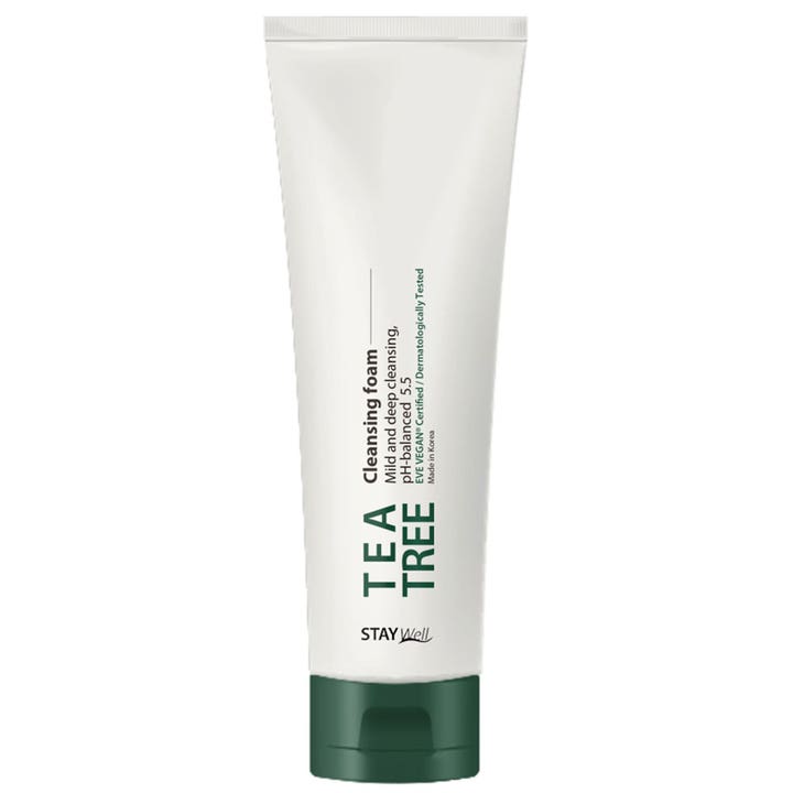 Stay Well Tea Tree Cleansing Foam dyprensende ansiktsrens i hvit tube med mørkegrønn kork og grønn tekst.