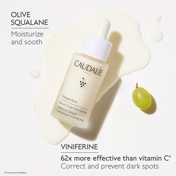 Caudalie Vinoperfect Radiance Serum 30 ml mot mørke flekker med hvit tekstur og grønne druer