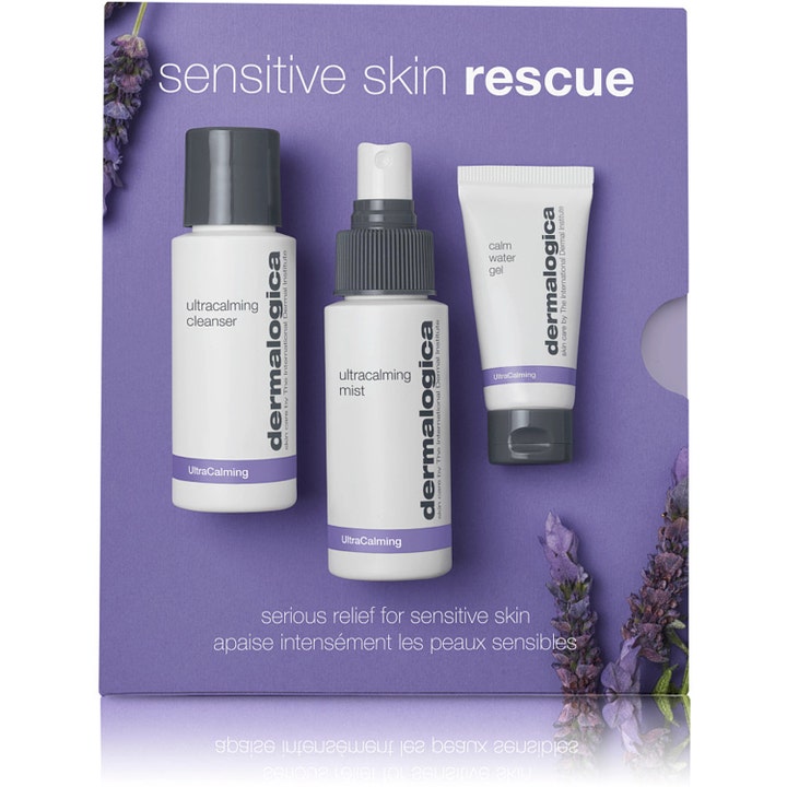 Dermalogica Sensitive Skin Rescue hudpleiesett beroliger sensitiv hud med rens, mist og gel i lilla eske med lavendel.