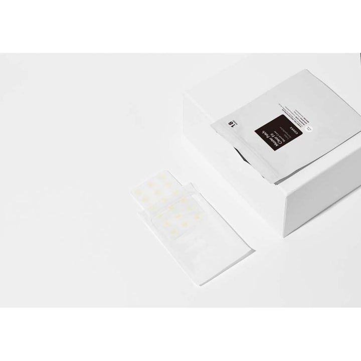 COSRX Master Patch Original Fit & Clear Fit kviseplaster med ark av små transparente lapper som beskytter urenheter.