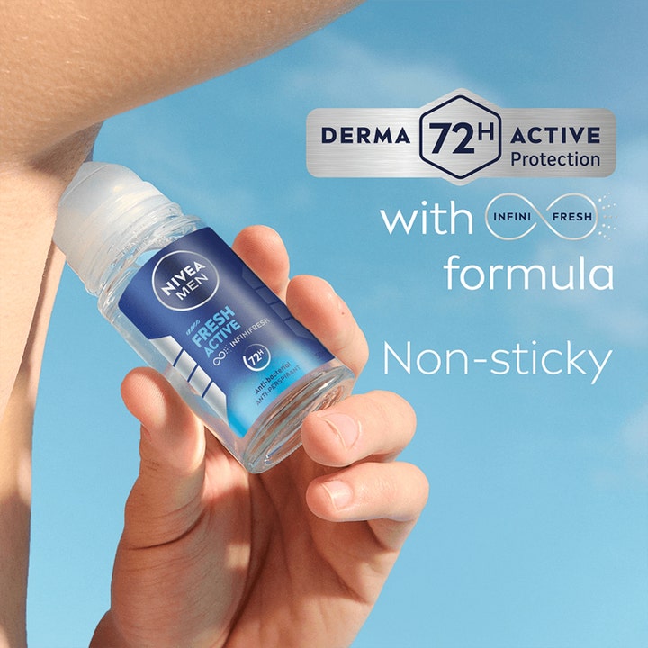NIVEA MEN Fresh Active 50 ml roll-on deodorant gir 72 timers beskyttelse og påføres huden mot en klar blå himmel.