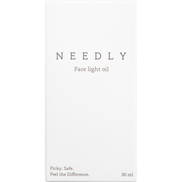NEEDLY Face Light Oil 30 ml fuktighetsgivende ansiktsolje i hvit minimalistisk ytteremballasje