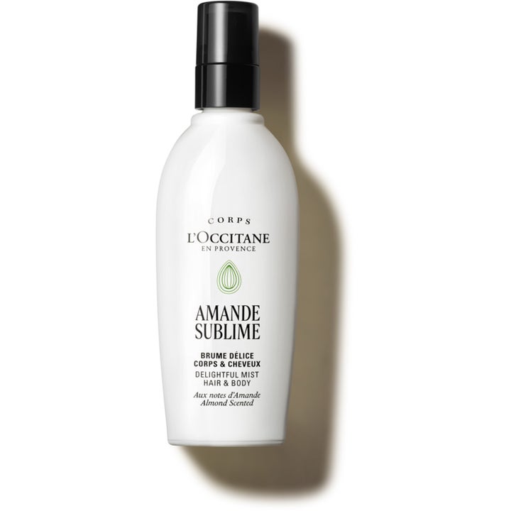 L'Occitane Amande Sublime Brume Délice mist for kropp og hår med mandelduft i hvit flaske med svart spraykork
