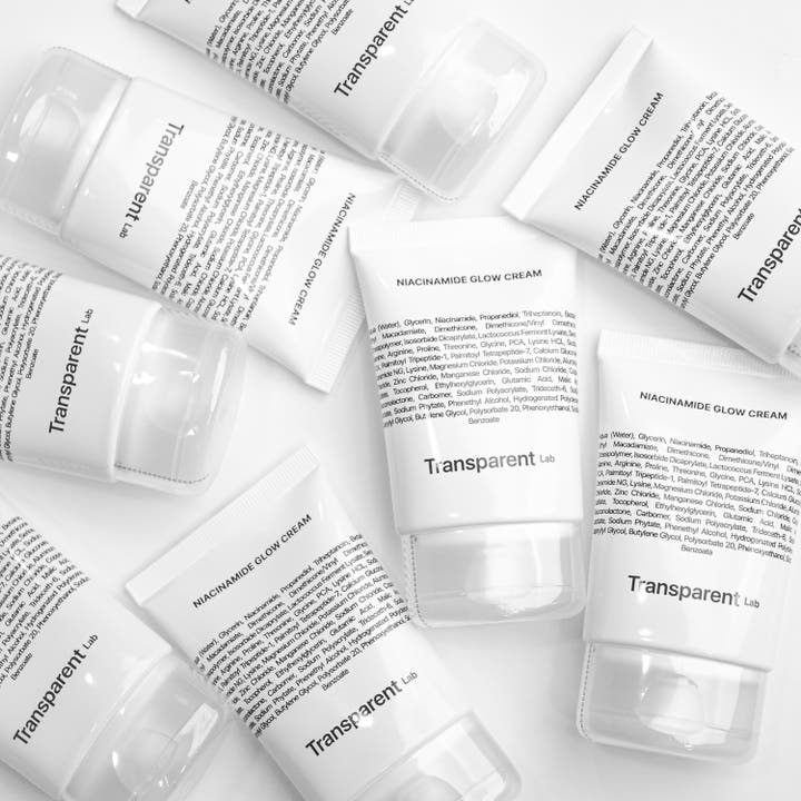 Niche Beauty Lab Transparent Lab Niacinamide Glow Cream 50 ml i hvite tuber som gir huden din glød.